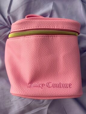 Juicy Couture: Faux Leather Travel Makeup/Cosmetic Bag, Color: Pink